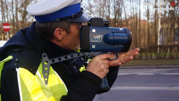 Kierowca nie może bezkarnie przyspieszać po minięciu patrolu. Tak też może zostać ukarany