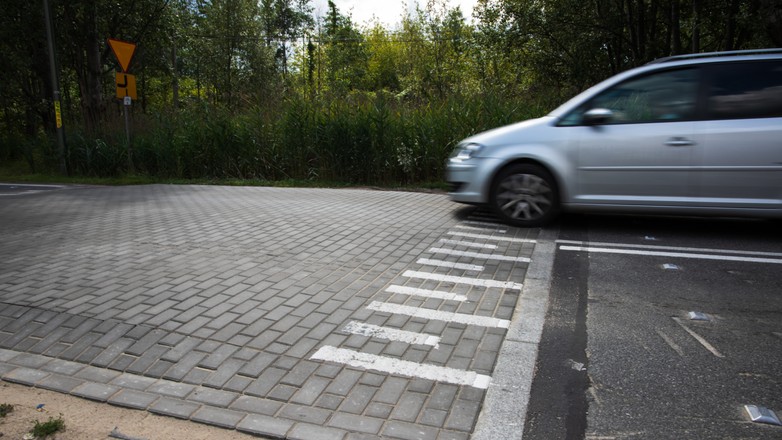 Próg sinusoidalny (próg zwalniający)