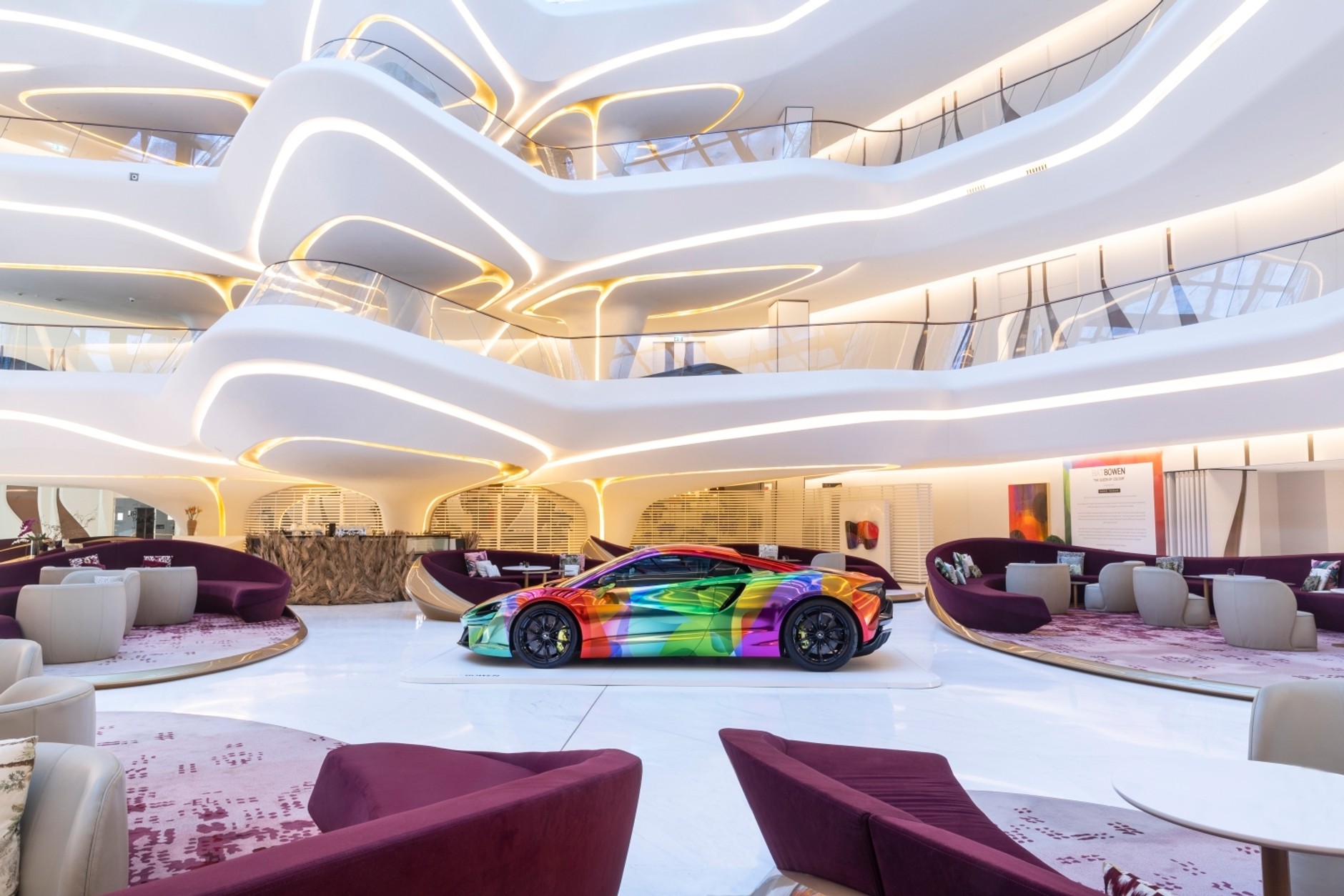 McLaren Artura Art Car stworzony we współpracy z artystką Nat Bowen