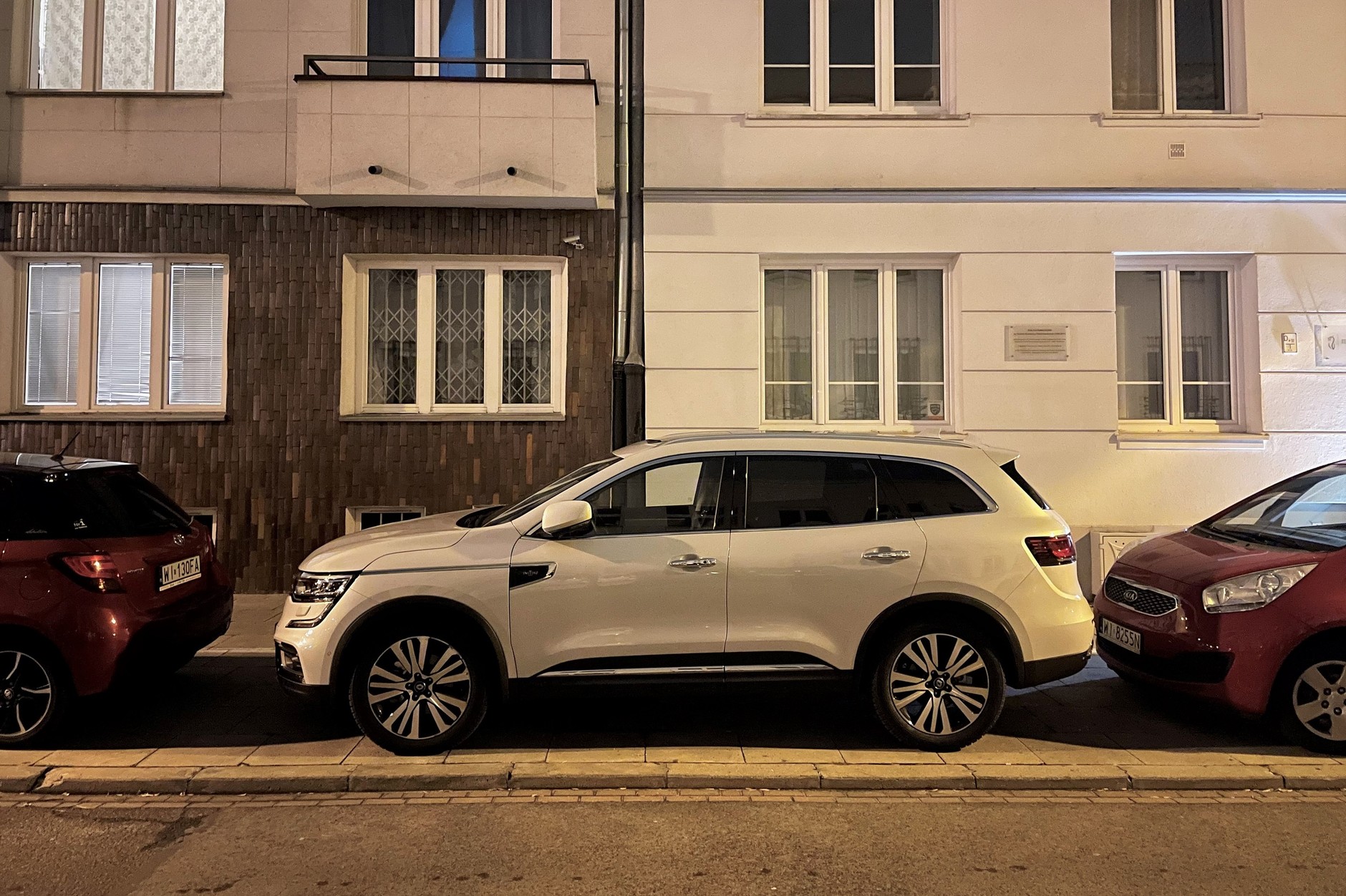 Parkowanie równoległe w ciasnym miejscu