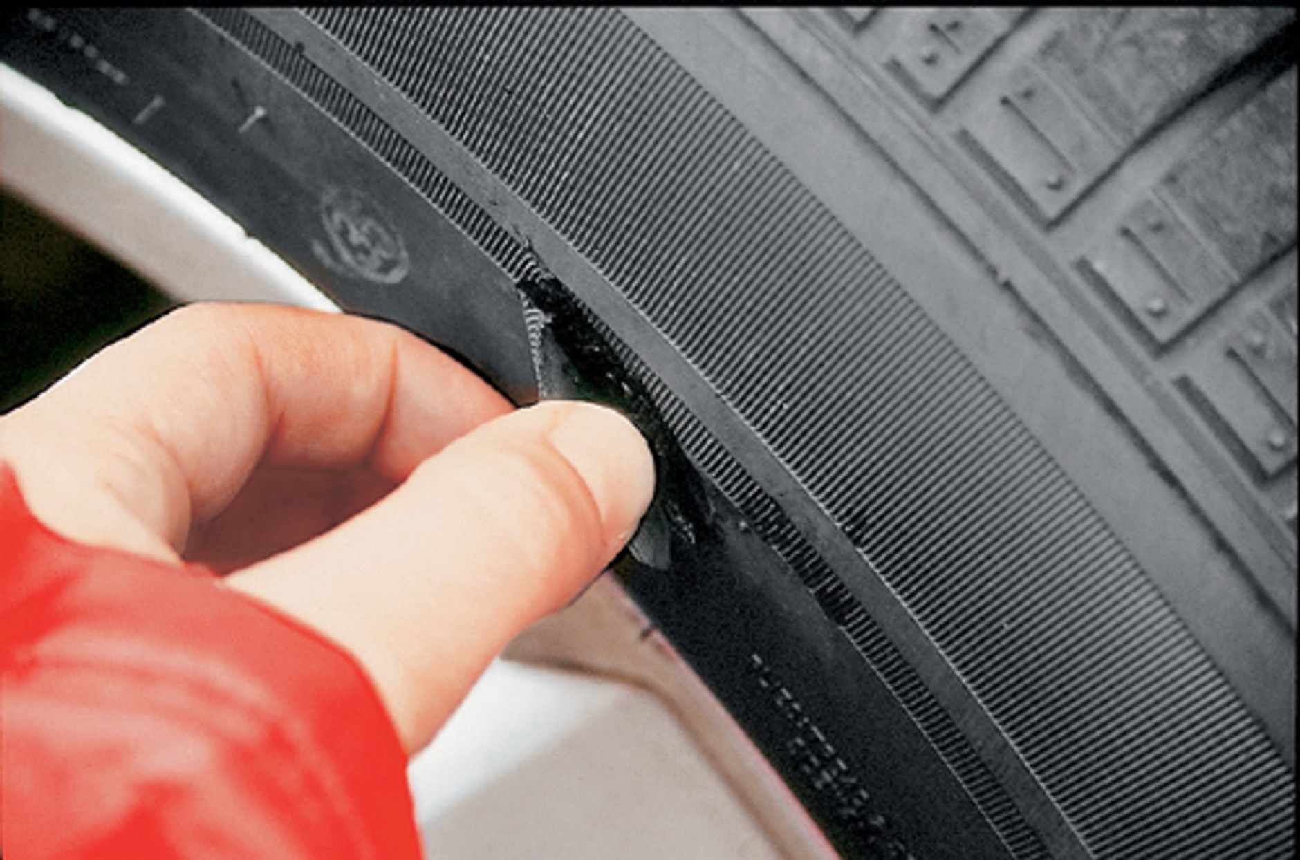 Uszkodzoną oponę można naprawić