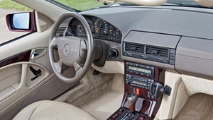 Mercedes R129 to wręcz pewna inwestycja. Mało które auto gwarantuje taką stopę zwrotu