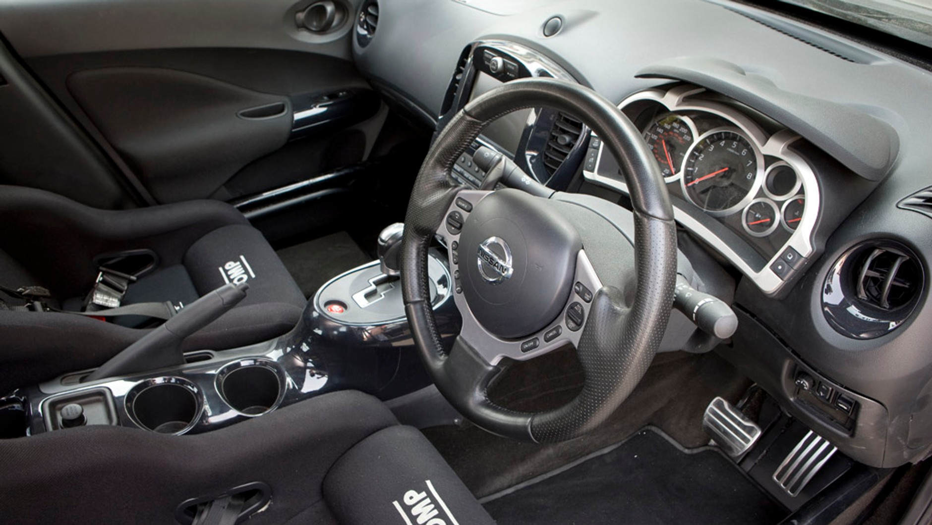 Nissan Juke-R: ognisty potwór