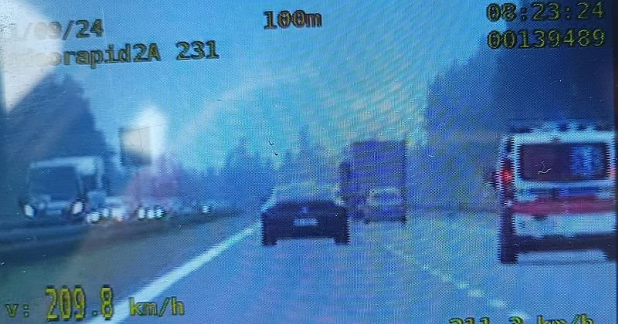 Bentleyem 209 km/h po "esce"