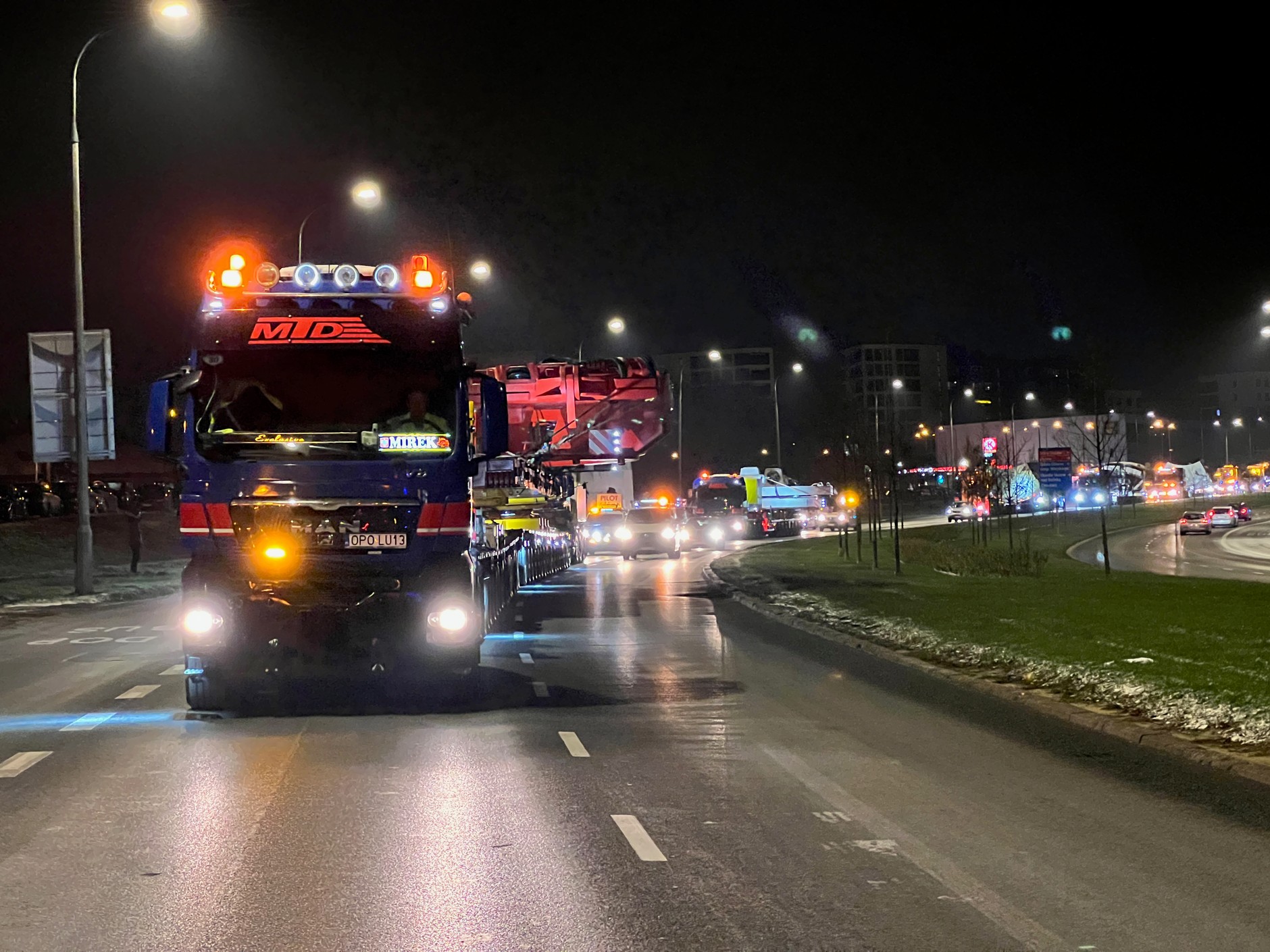 Transport gigantycznej maszyny TBM w Warszawie