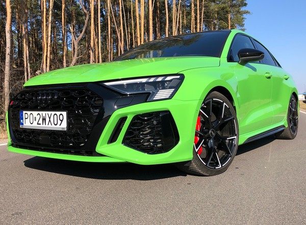 Nowe Audi RS3 Limousine to kompaktowy supersamochód. Duży silnik i te osiągi!