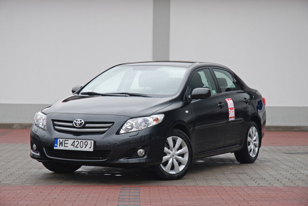 Honda Civic kontra Toyota Corolla: pojedynek używanych rodzinnych sedanów