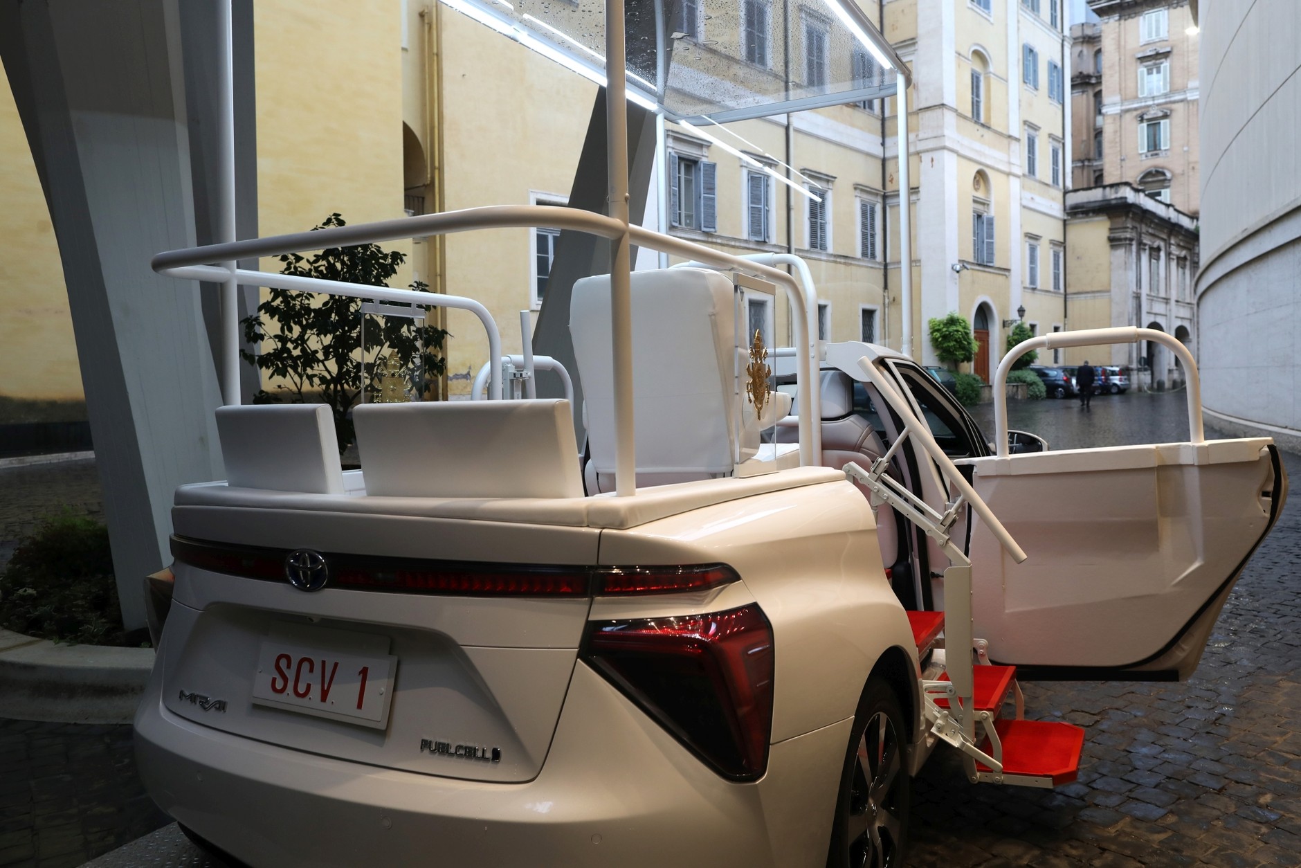 Toyota Mirai dla Papieża Franciszka