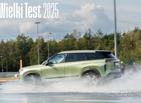 Dwa z 16 SUV-ów poległy na szarpaku. Jeden zrobił to tak, że bardziej się nie da