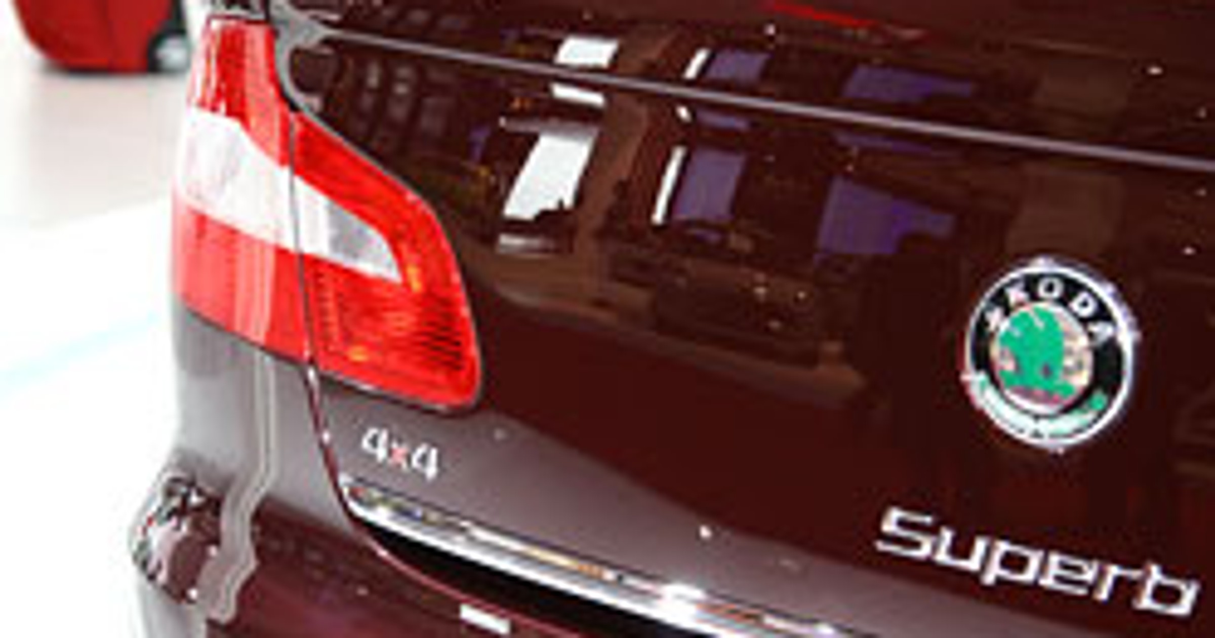 Paryż 2008: Škoda Superb 4x4 z silnikami 1,8 TSI i 2.0 TDI CR
