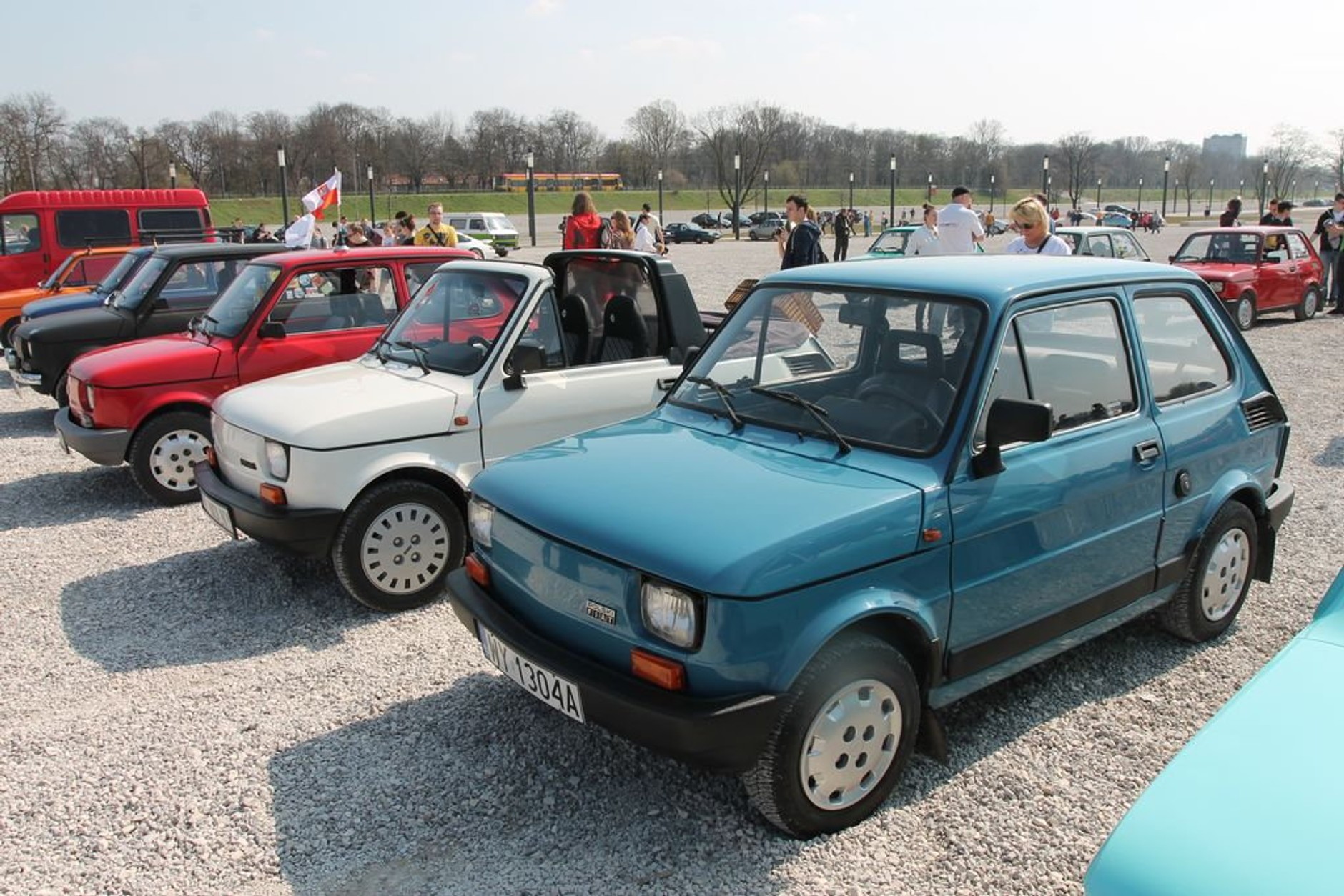 Youngtimer Warsaw 2015 - parada pod Stadionem Narodowym