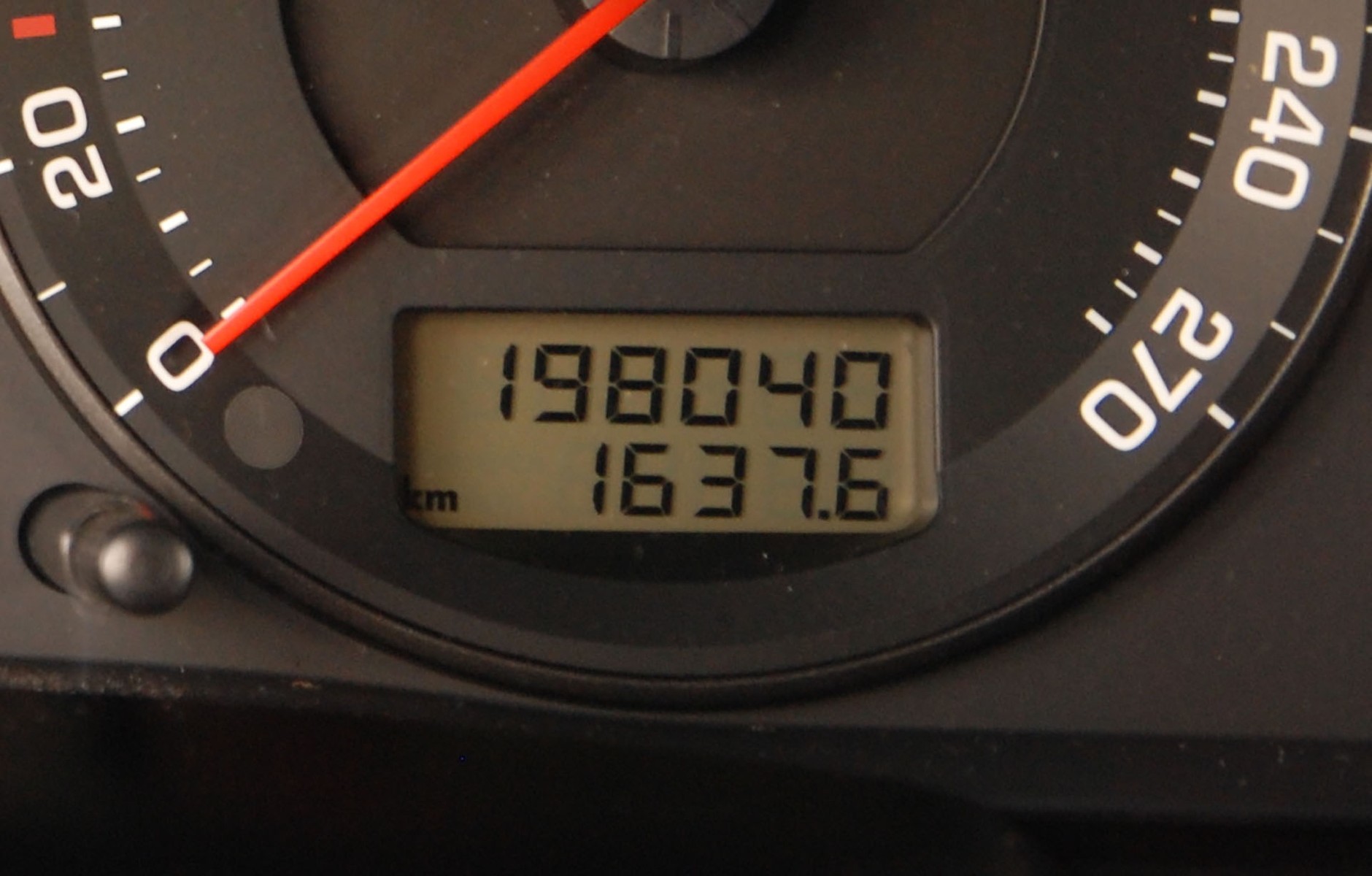Licznik przebiegu w samochodzie