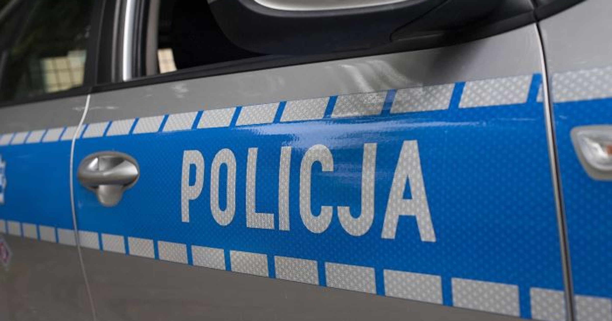 Przez trzy godziny siedziała na przystanku z dwójką dzieci. Wszystko widział kierowca autobusu