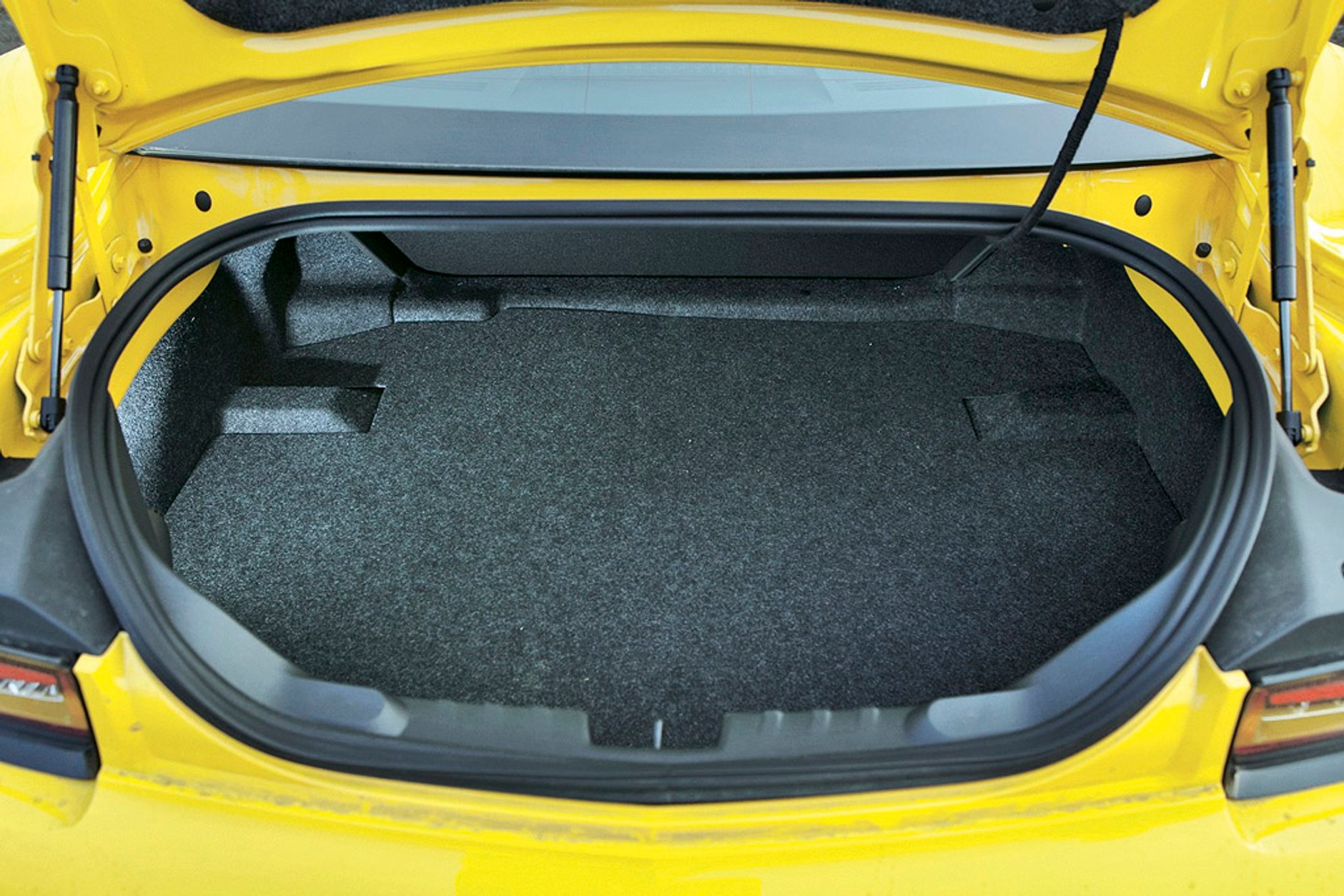 Chevrolet Camaro kontra BMW 650i i Porsche 911 Carrera S: mocne obiekty pożądania