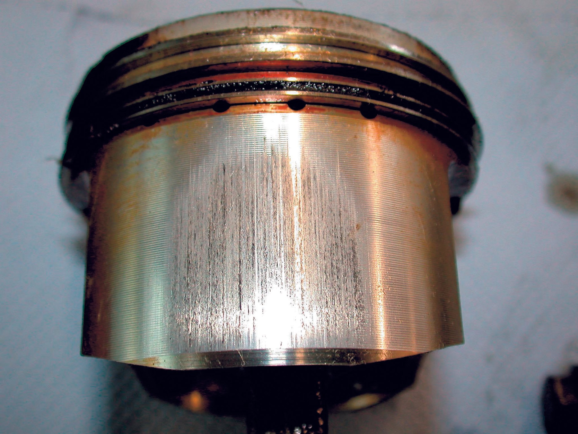 Pierscienie/uszczelniacze – niebieski dym