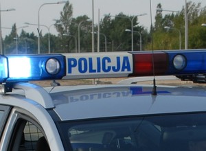 Nagranie karambolu policyjnych radiowozów. Mała prędkość, duże straty!