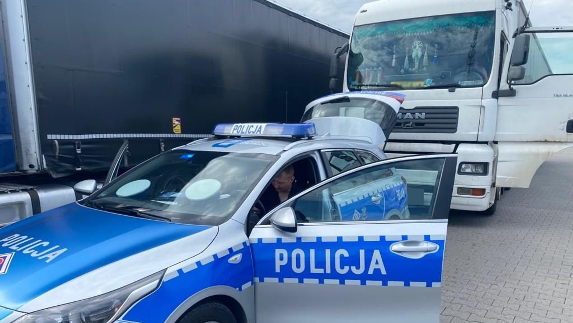 Kierowca ciężarówki karany za złamanie zakazu wyprzedzania