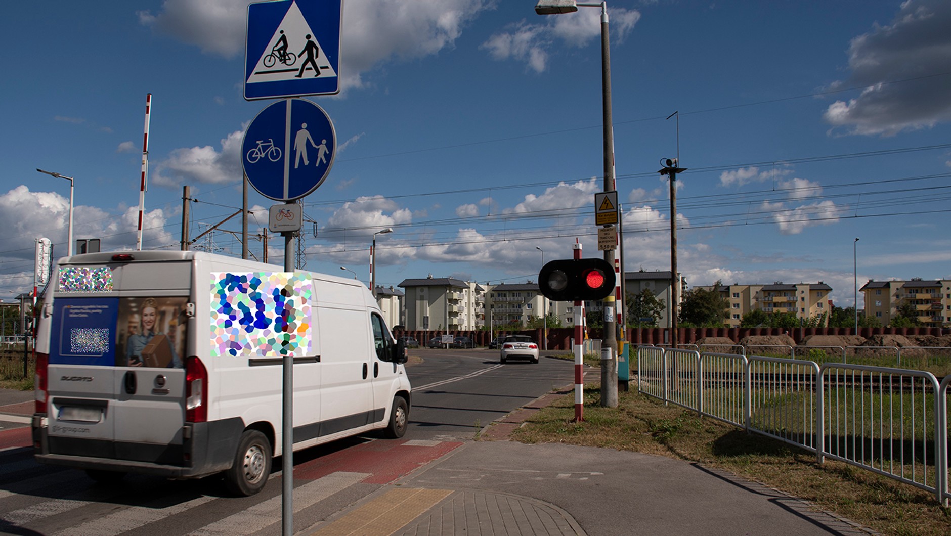 Zbyt wczesny wjazd na przejazd po otwarciu szlabanu
