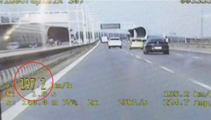 Kierowca Lexusa nie przejął się nowym taryfikatorem. Wysoka prędkość i wysoki mandat [WIDEO]