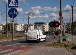 Ostrożnie na przejeździe kolejowym, bo stracisz prawo jazdy