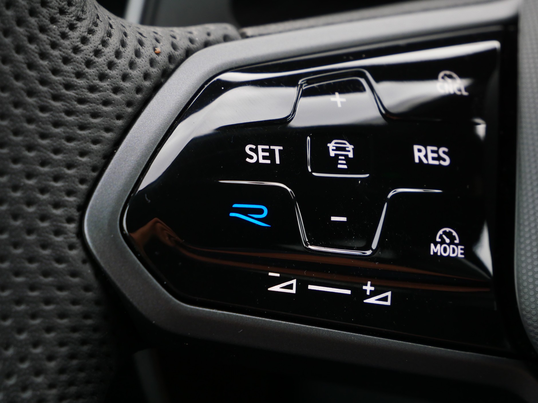 Volkswagen Golf R Variant (2025)