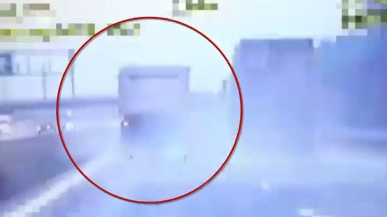 Wyścig słoni na S7 w Warszawie