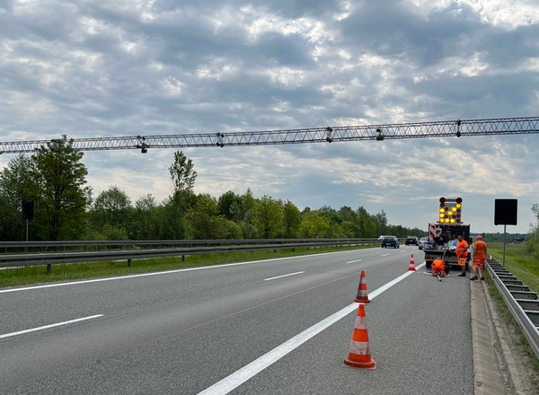 Odcinkowe pomiary prędkości pojawią się na drodze S11 i autostradzie A2. Wiemy, kiedy staną urządzenia