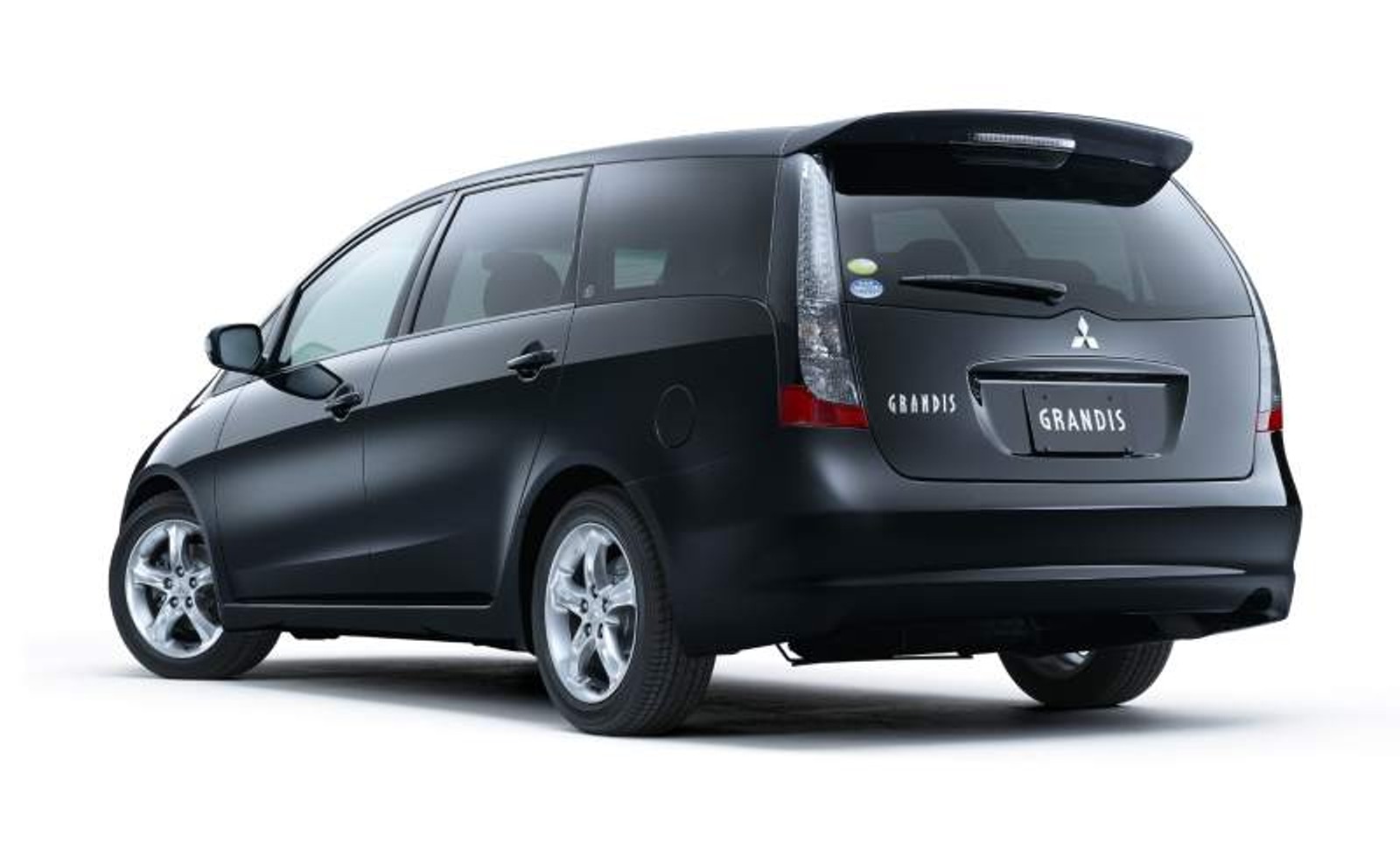 Dawniej Mitsubishi Grandis było futurystycznie zaprojektowanym vanem. 