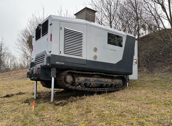 GDDKiA pokazała BC-100. Ma gąsienice i waży 13 ton. "To nie łazik marsjański"