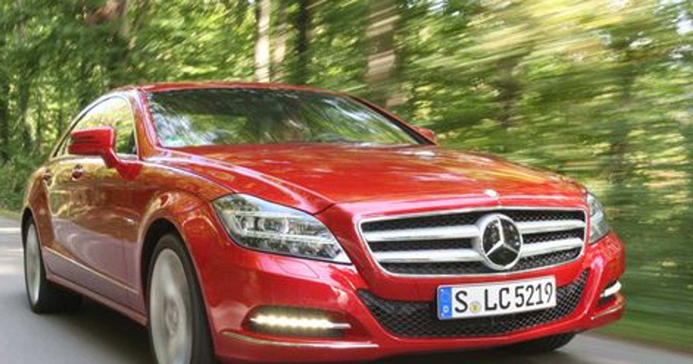 Nadjeżdża Mercedes-Benz CLS w wersji 4-Matic