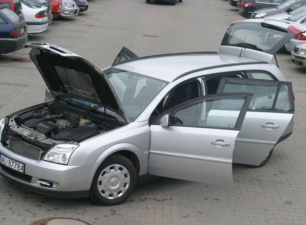 Kupujesz używane auto? Sprawdzaj je, gdzie tylko się da