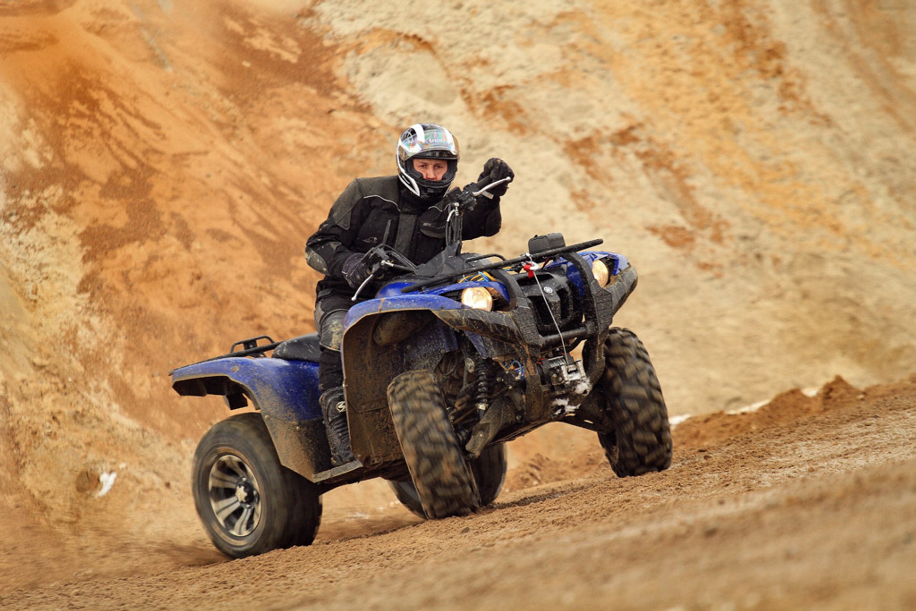 Yamaha Grizzly kontra Volkswagen Crafter: niepokonani