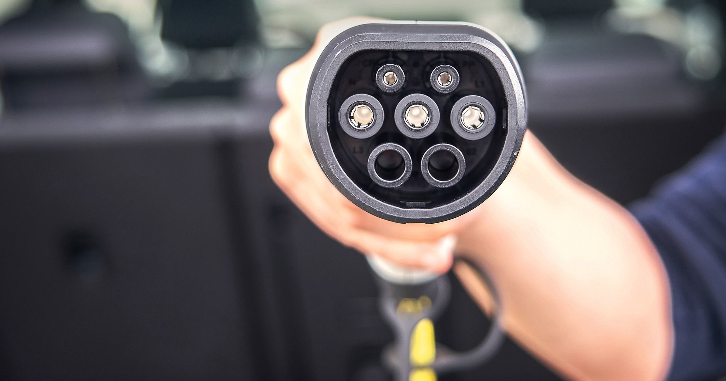 Ładowanie samochodu elektrycznego