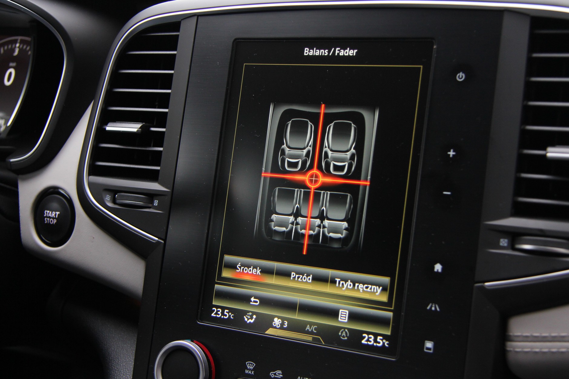 Renault Talisman Bose. Korekcja dźwięku - regulacja pomiędzy kanałami