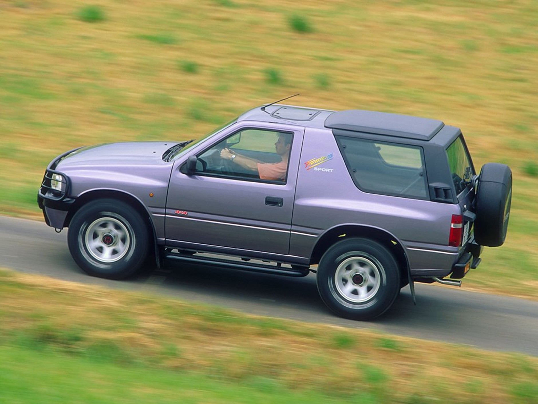 Opel Frontera dwudziestolatkiem