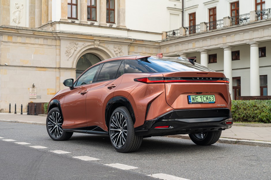 Lexus RZ