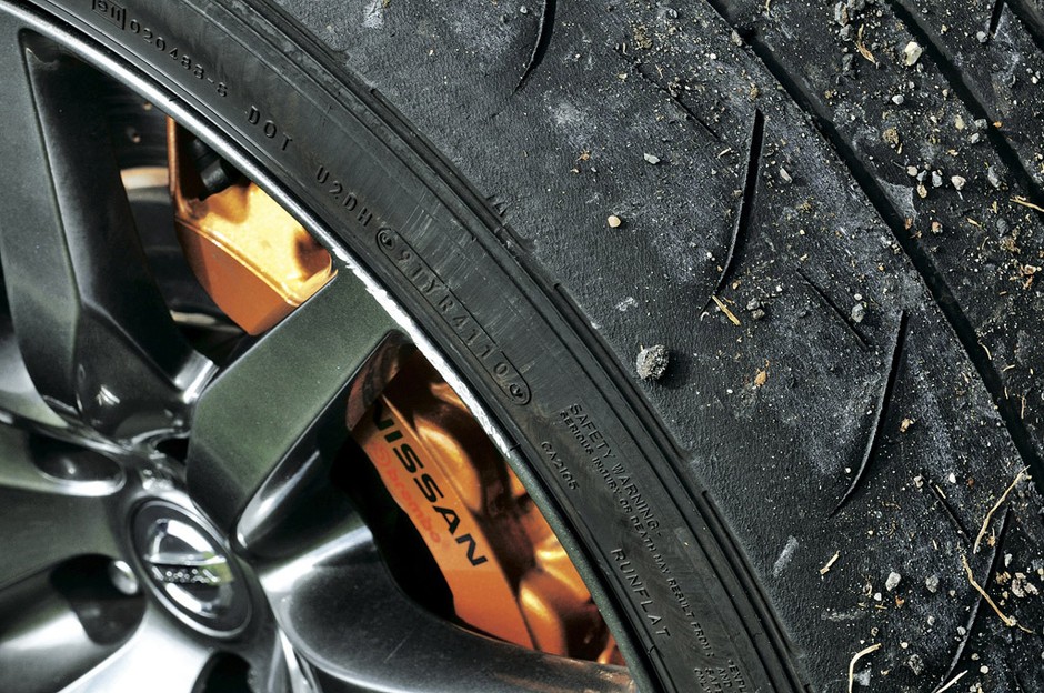 Porsche 911 GT3 RS 4.0 kontra Nissan GT-R: który okaże się lepszy na torze?