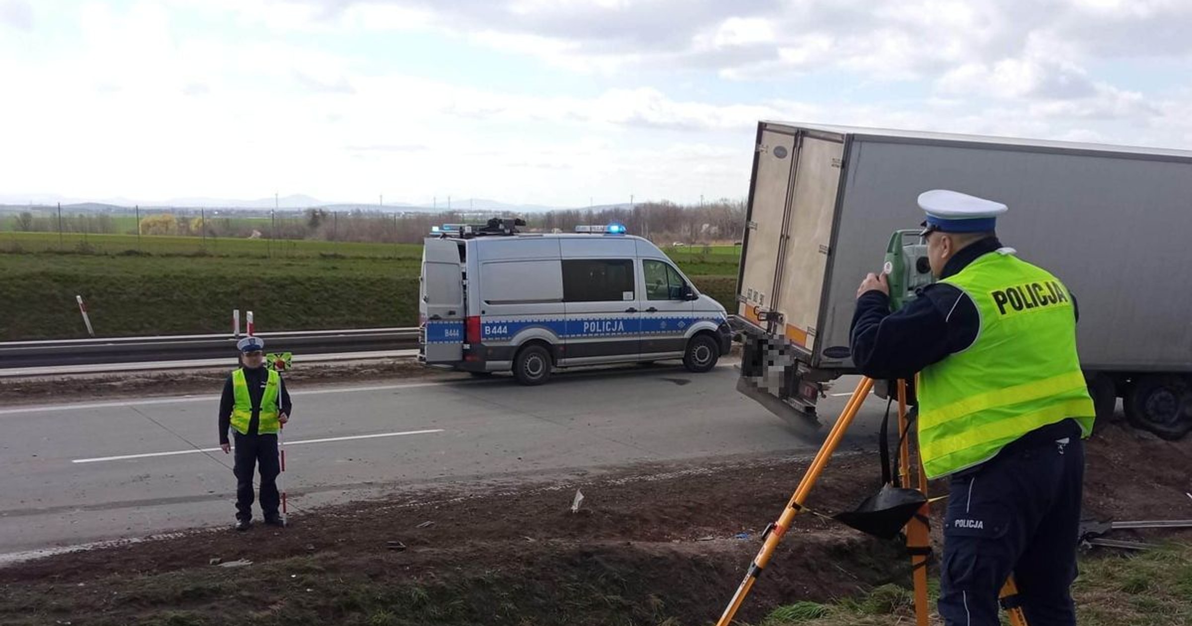 Bus zderzył się z ciężarówką. Zginęły trzy osoby. Tragedia na A4