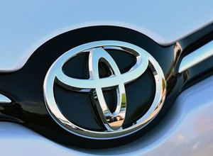 Toyota zawiesiła część produkcji z powodu pandemii. COVID nie odpuszcza
