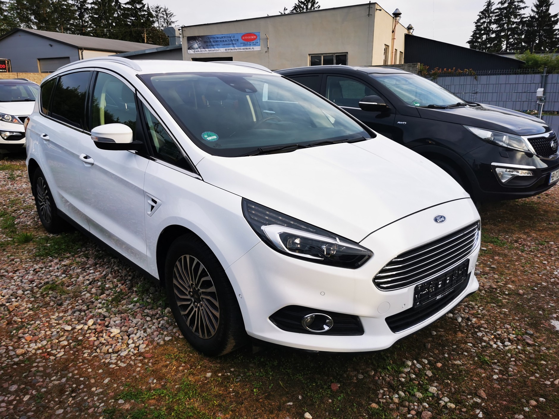 Na zdjęciu nie rzuca się to w oczy aż tak bardzo, ale przedni zderzak mocno odstawał kolorem od reszty samochodu