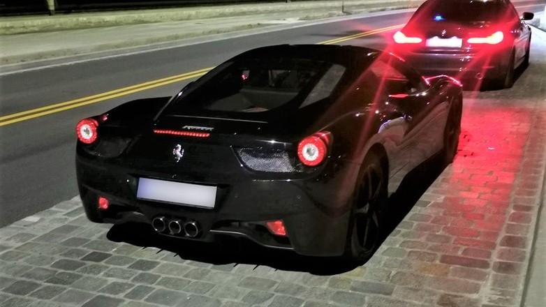 Ferrari zatrzymane przez policję