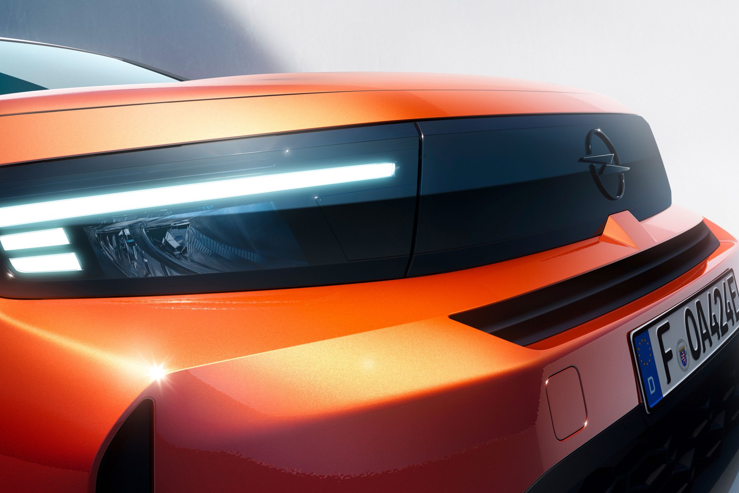 Elektryczna wersja tego niemieckiego kompaktowego SUV-a kosztuje tyle, co spalinowa. To 96900 zł