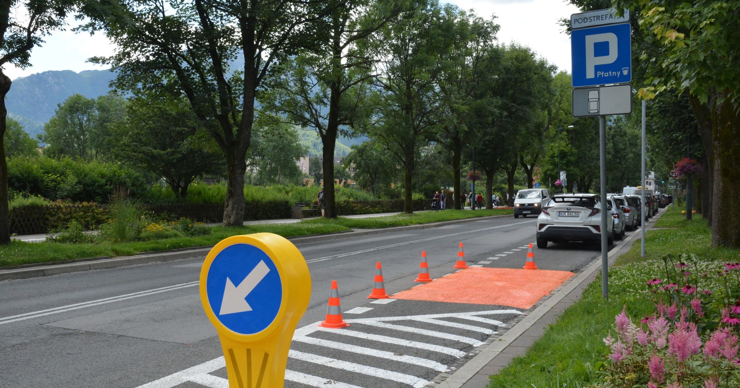 Pomarańczowe miejsca parkingowe