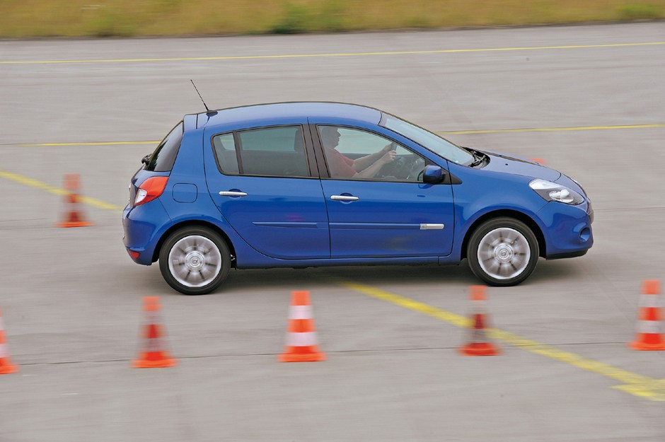 Nowy Volkswagen Polo kontra benzynowa konkurencja - Czy okaże się lepsze od Fiesty, Jazza, i20, Corsy i Clio?