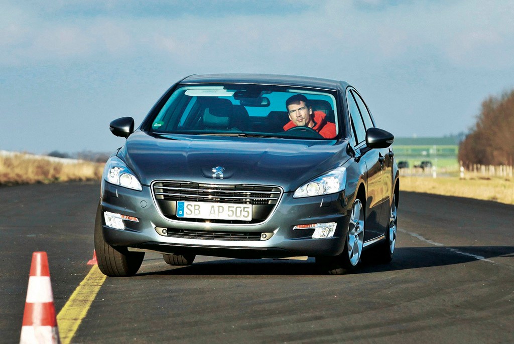 Kia Optima kontra Ford Mondeo i Peugeot 508: które auto jest najlepsze dla rodziny