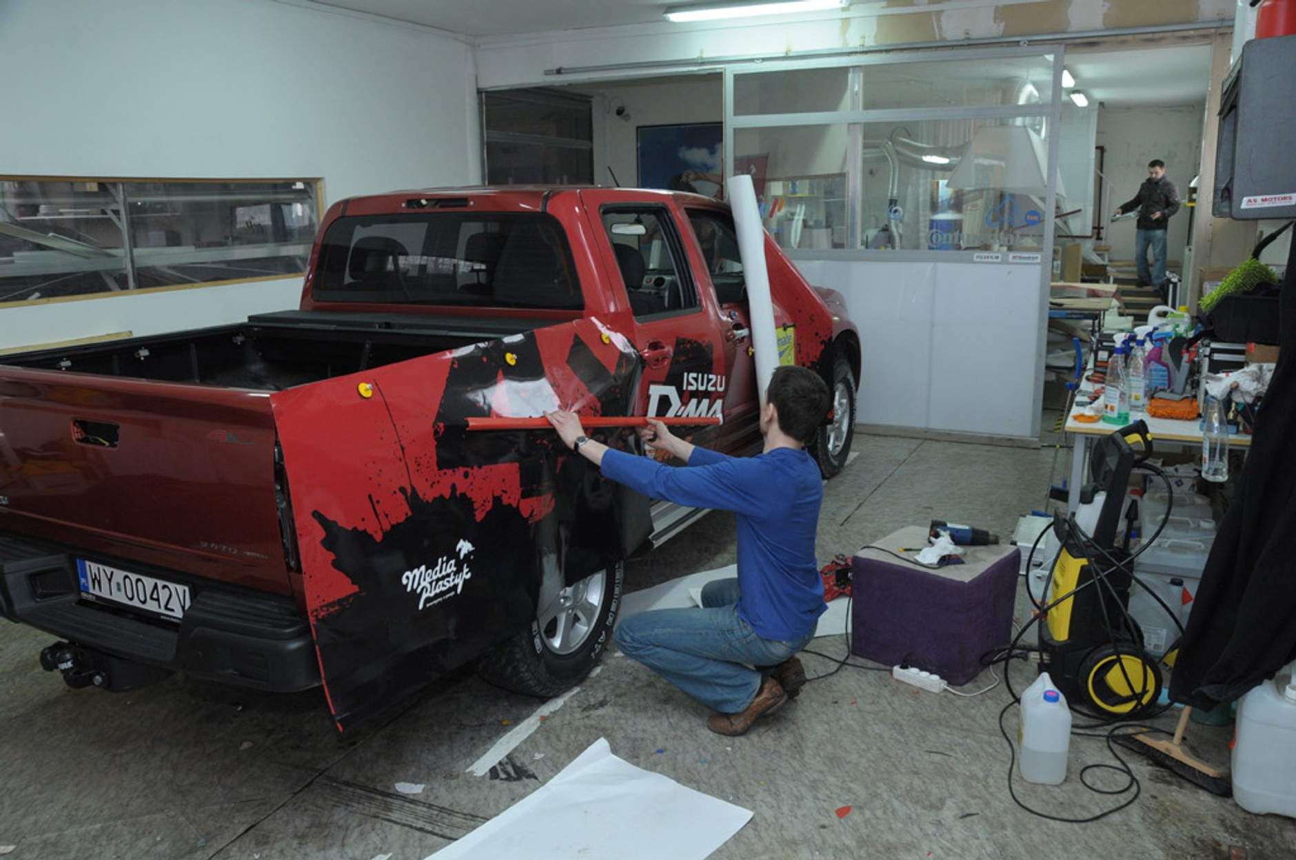 Oklejanie auta krok po kroku - zdjęcia