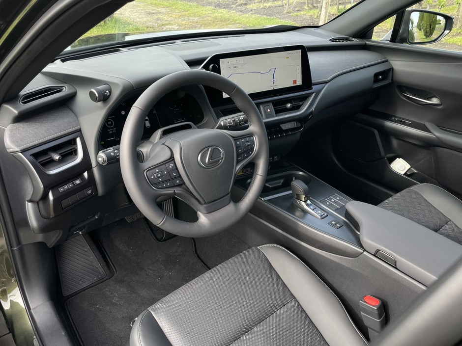 Lexus UX 300h