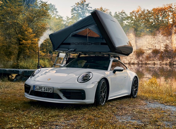 Nowy namiot dachowy od Porsche — outdoorowy nocleg w sportowym stylu