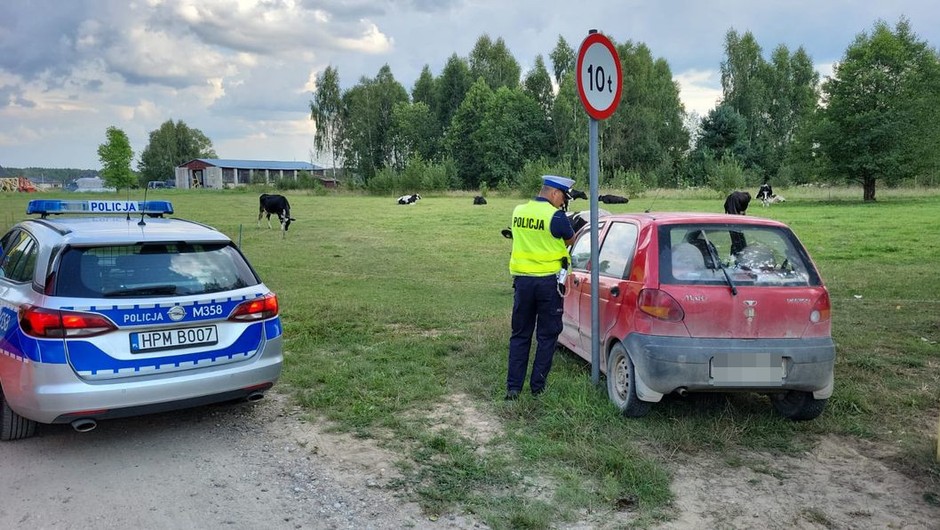 11-latek uciekał przed policją samochodem