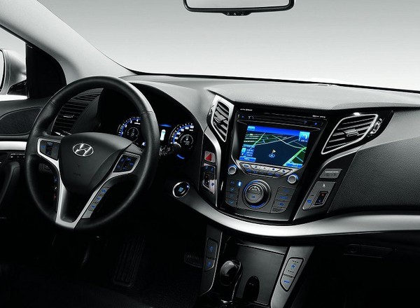Nowy Hyundai i40 ujawnia swoje wnętrze